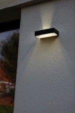 LUTEC CONNECTED 6939501330 FADI exteriérové solárne nástenné svietidlo LED 5W 800lm 2700-6500K IP44 čierna so senzorom