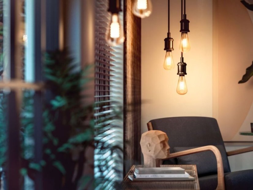 8719514343061 Philips Hue White Filament žárovka  E27 ST72 V2 7W/550lm 2100K