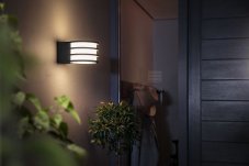 Philips HUE 17401/93/P0 Lucca nástenné exteriérové svietidlo 9,5W=806lm E27 2700K