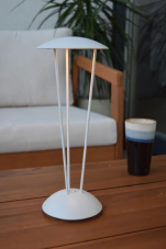 LUCIDE 27504/02/31 RENEE vonkajšia dotyková stolná lampička LED V310mm 2,2W/212lm 2700-3000K IP54 biela, bezdrôtová nabíjacia podložka