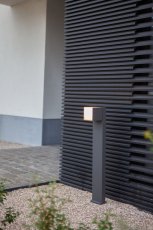 LUTEC 7193802012 CUBA exteriérový záhradný stĺpik LED 12,2W 500lm 3000K IP54 matná čierna, otočná hlavica 350°