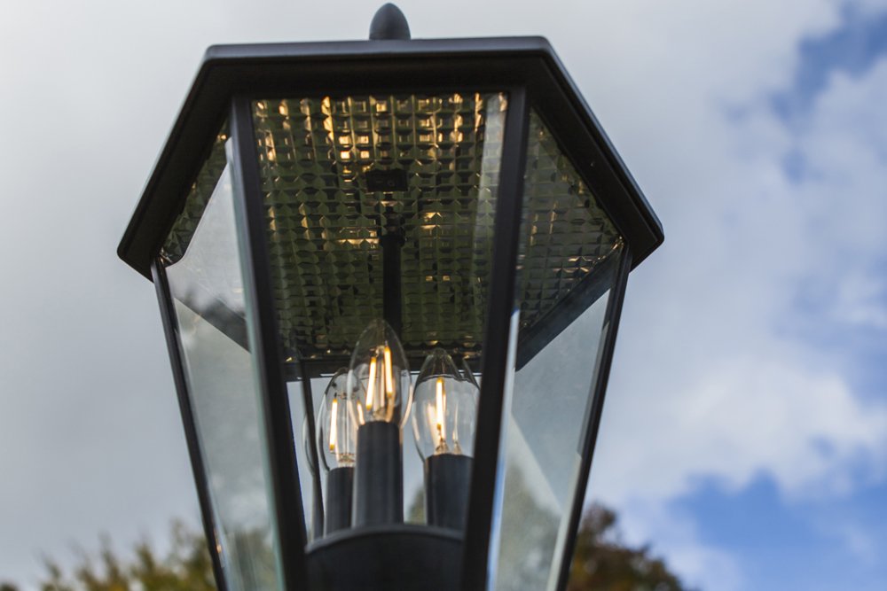 Solárne vonkajšie svietidlo Lutec London 4498 s moderným dizajnom